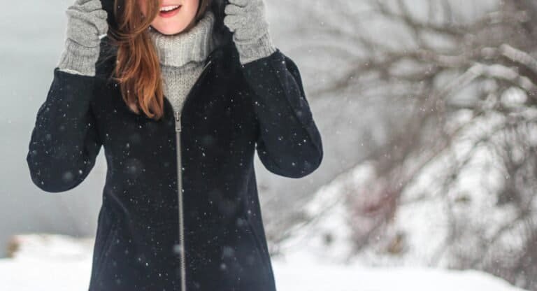 femme sous la neige - doudoune sans manche chauffante